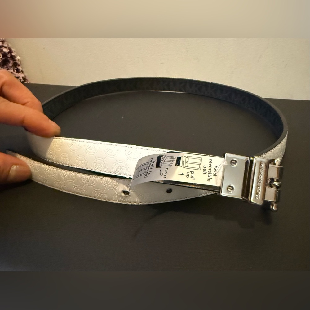 Michael Kors Twist reversible Belt with Monogram Design - Picture 7 of 9